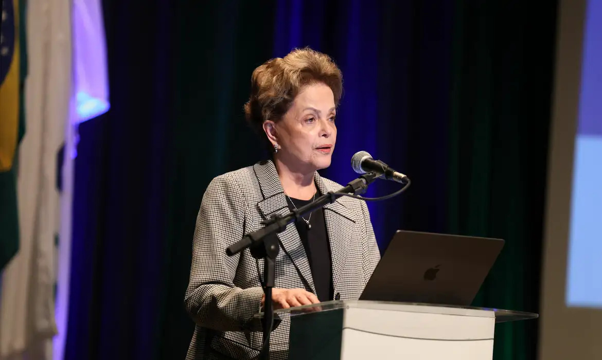 Dilma discursa em 2025