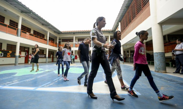 Com Zema, escolas cívico-militares avançam em MG sob críticas de autoritarismo e censura