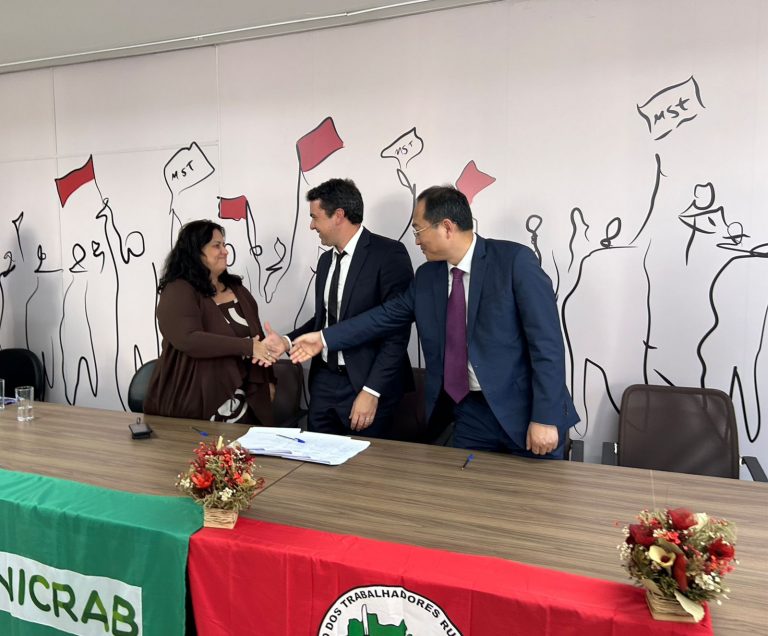 Empresa chinesa fecha acordo de cooperação para fortalecer agricultura familiar 
