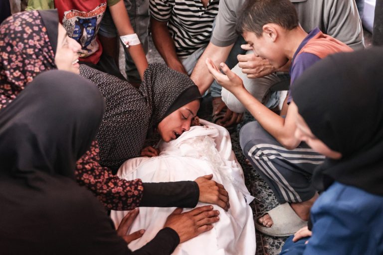 Israel mata 59 em Gaza, incluindo crianças em centro de distribuição de água