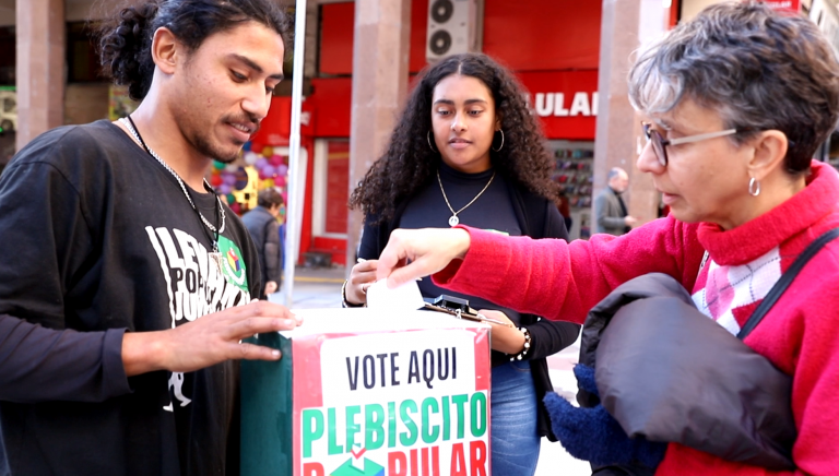 Fim da escala 6x1 e taxação dos ricos: saiba o que pensa quem vota no Plebiscito Popular