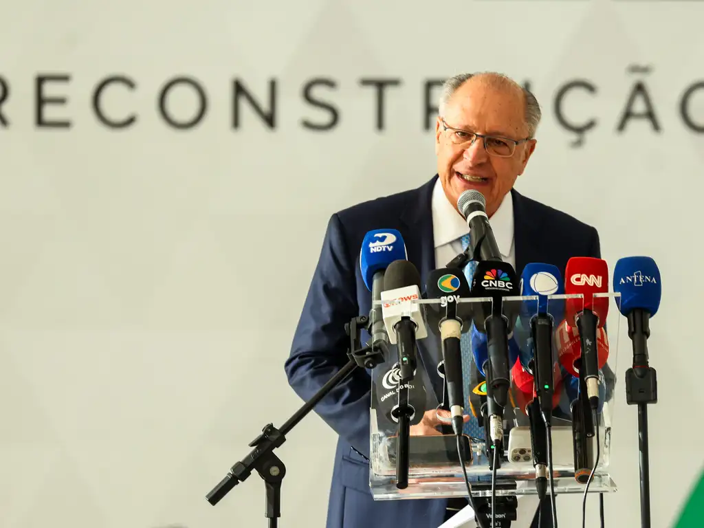 Vice presidente, Geraldo Alckmin, durante entrevista após assinatura de medida provisória que concede isenção da taxa de serviço metrológico para verificação de taxímetros