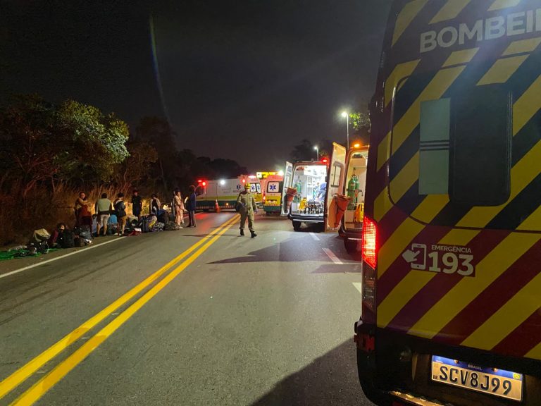 Estudantes da UFPA a caminho de congresso da UNE sofrem acidente com carreta em Goiás