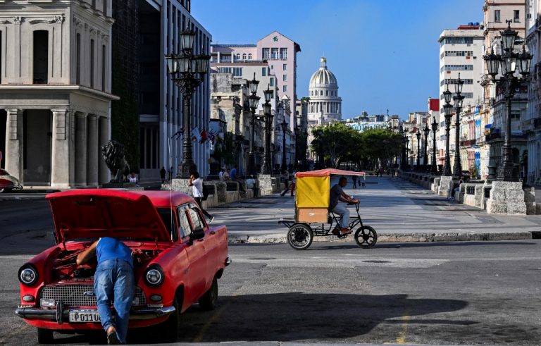 Desafio de Cuba é retomar crescimento econômico sem perder conquistas sociais, diz pesquisador