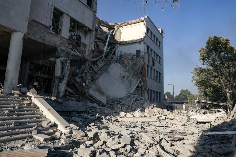 Israel ataca Ministério da Defesa sírio e intensifica bombardeios no sul do país