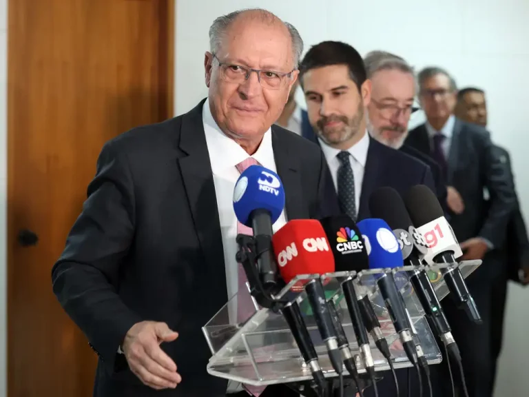 Alckmin recebe empresas dos EUA e diz ter apoio para reverter tarifaço de Trump
