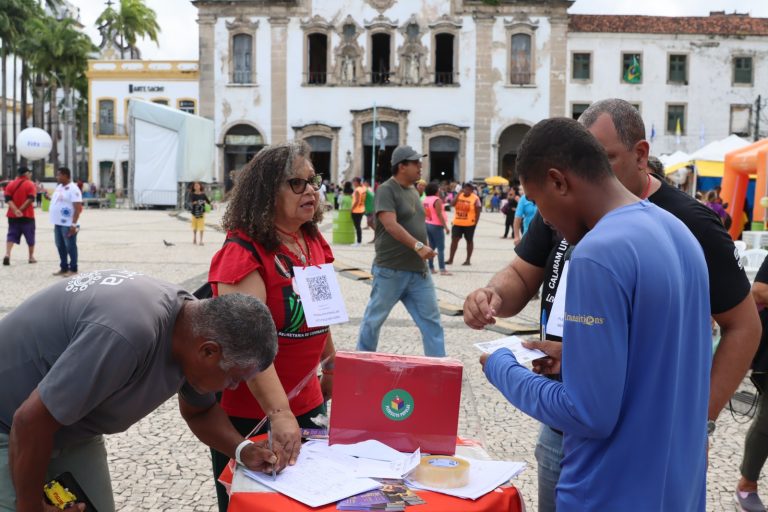 Contra a escala 6x1, Plebiscito Popular tem mais de 20 urnas em Pernambuco; saiba onde votar