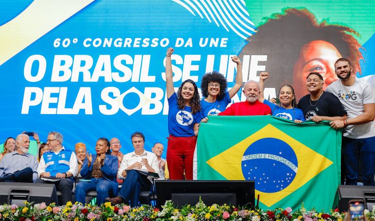 'Não é um gringo que vai dar ordem a este presidente', diz Lula no Congresso da UNE