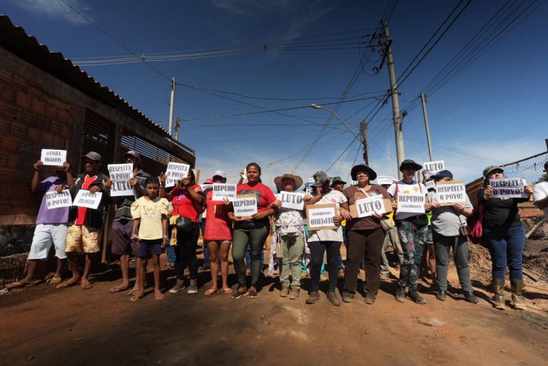 Famílias despejadas do Sol Nascente (DF) conquistam moradia definitiva com meses de atraso