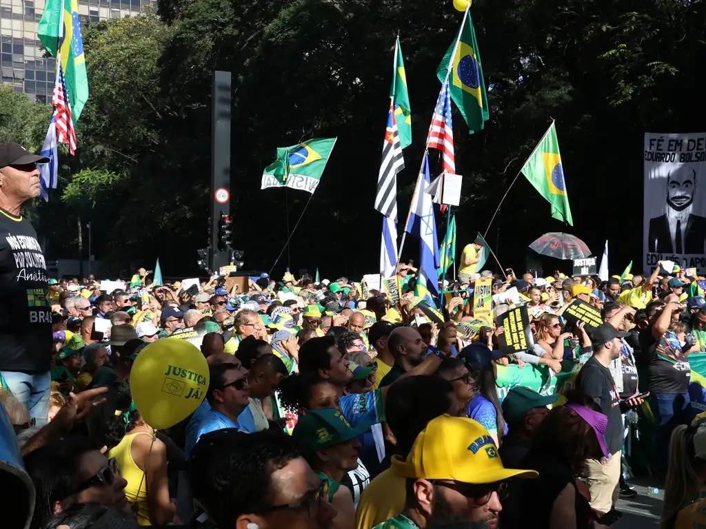 Ato do ex-presidente da República Jair Bolsonaro na avenida Paulista em junho de 2025