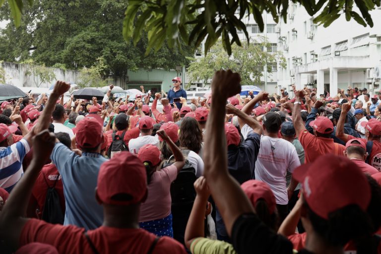 MST ocupa sede do Incra no Recife e pedindo avanços na reforma agrária para 16 mil famílias
