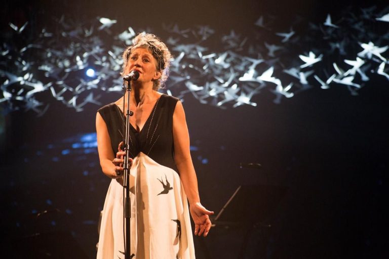 'Meu instrumento é meu corpo', destaca a cantora Ná Ozzetti sobre sua relação com a música