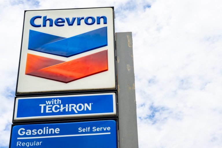 Governo Trump usa petroleira Chevron para atacar economicamente a Venezuela