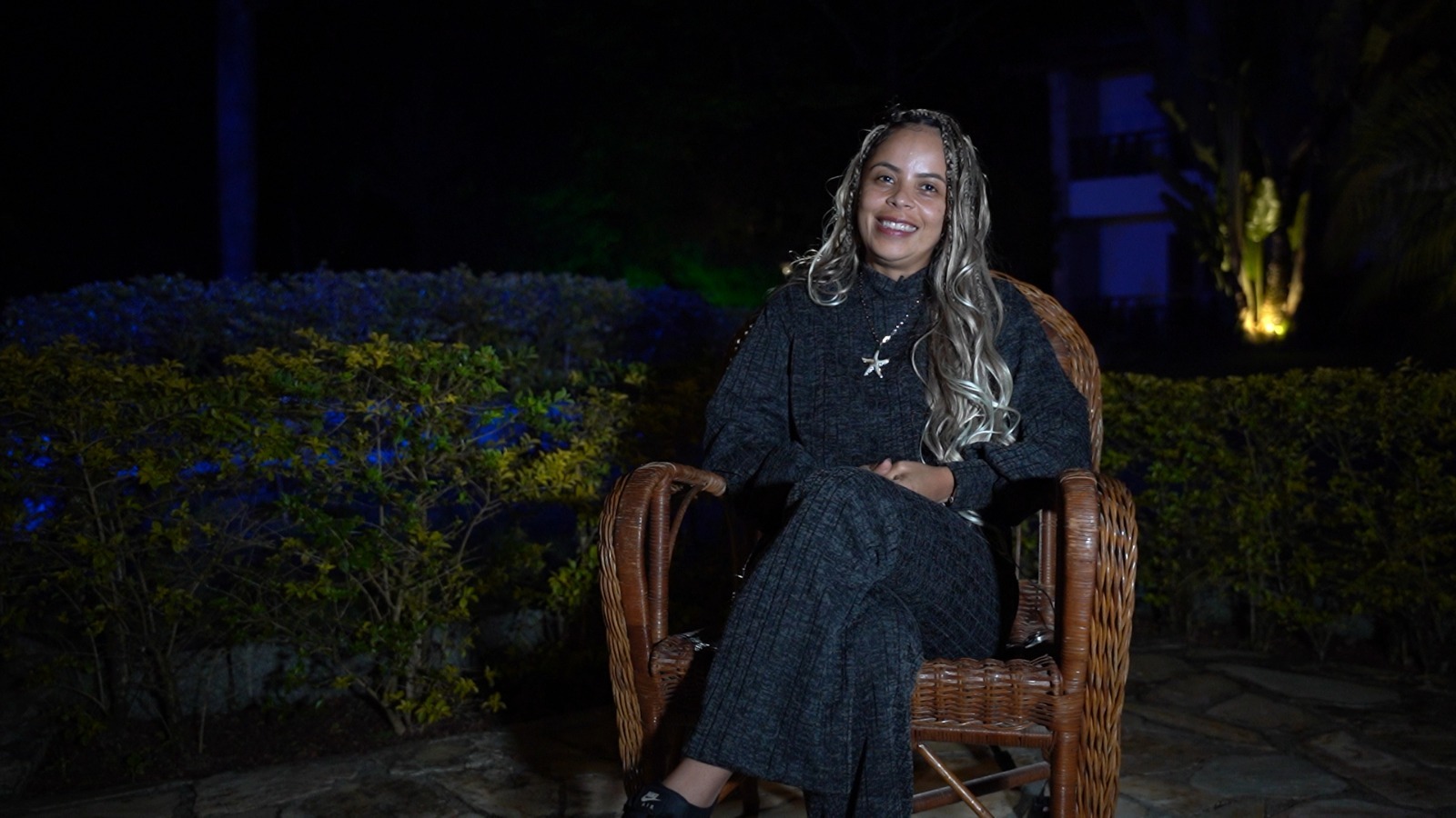 Jô Freitas em entrevista ao programa Bem Viver: poeta, atriz e escritora fala sobre sua trajetória, o impacto dos saraus periféricos, e como a literatura se tornou ferramenta de resistência e cura.
