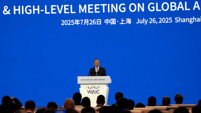 Premiê Li Qiang critica individualismo tecnológico e defende construção coletiva da IA