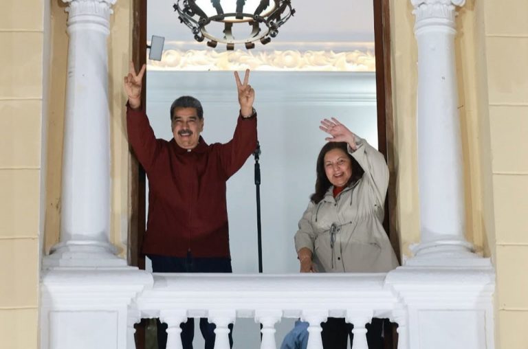 Partido Socialista vence eleições nas capitais da Venezuela; oposição leva cidades mais ricas