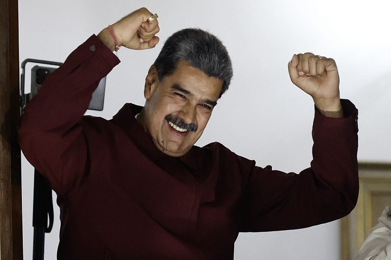 Direita aposta em estratégia 'falida' nas eleições e esquerda amplia poder na Venezuela