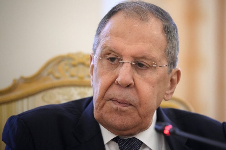 Rússia afirma que acordo entre EUA e UE pode levar à desindustrialização europeia