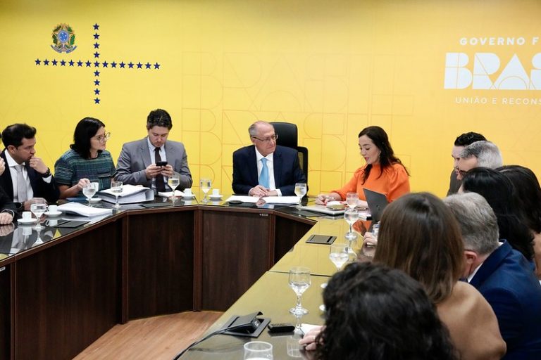 Após reunião com big techs, Alckmin afirma que tarifaço 'também não é bom para os EUA'