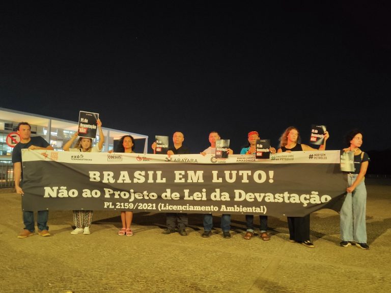 Vígilia em frente ao Palácio do Planalto pede que Lula vete integralmente o PL da Devastação