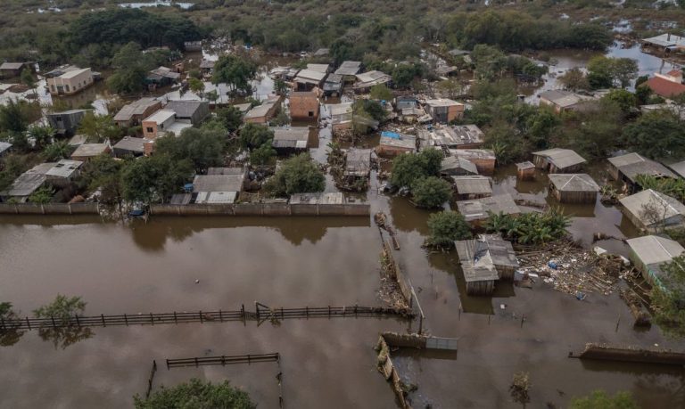 Com calor e frio letais, terremoto e tsunami, 2025 paga preço da ação humana na crise climática