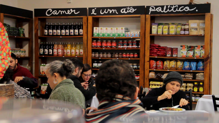 Nova fase do Armazém do Campo em Porto Alegre tem almoço com sabor e consciência política