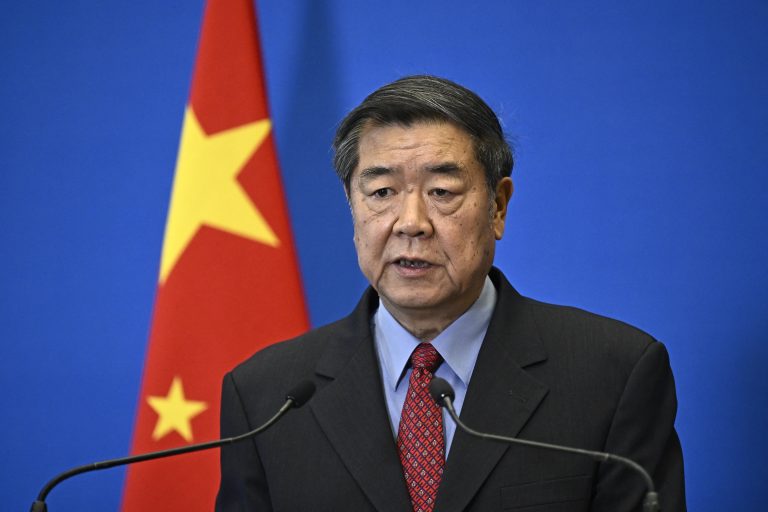 China reage à ameaça dos EUA de impor tarifas a quem comprar petróleo russo: 'somos soberanos'