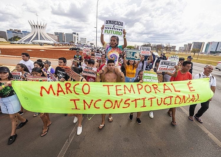 Indígenas marcham em Brasília (DF) contra o marco temporal (2023)