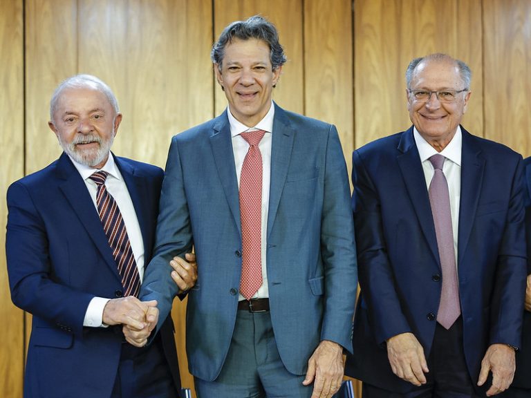 Economista defende plano de governo com compensação a exportadores afetados por tarifaço