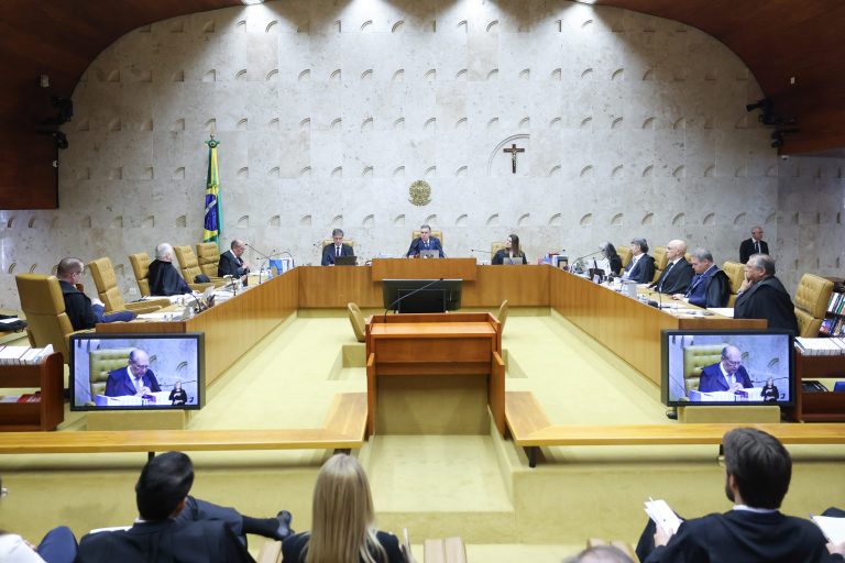 STF protagoniza defesa da democracia diante de pressões internas e externas, diz especialista