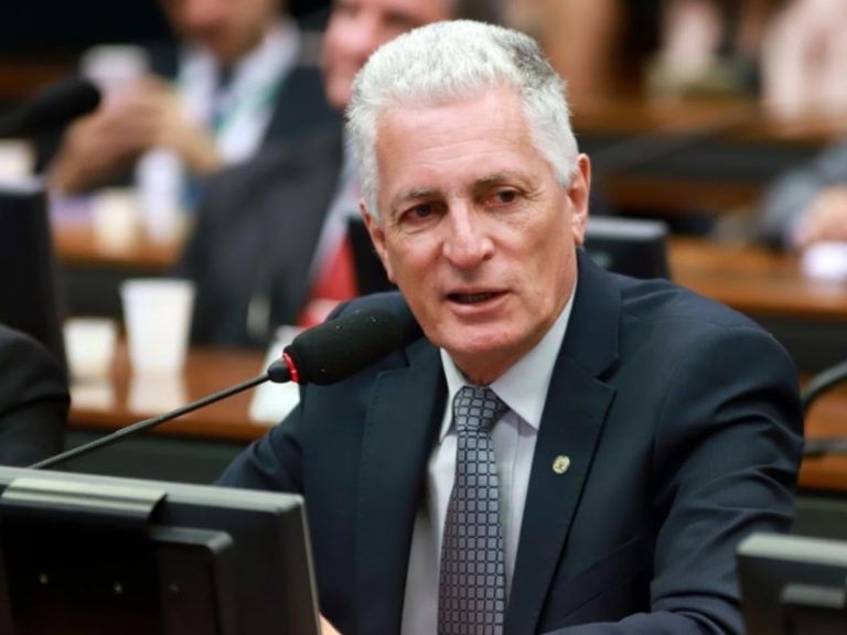 Extrema direita quer criar caos para viabilizar golpe com apoio dos EUA, diz deputado do PT