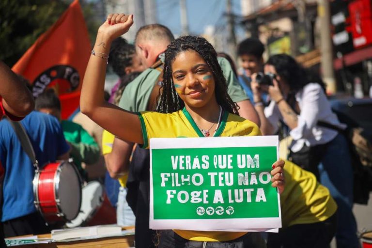 Atos contra chantagem de Trump por Bolsonaro e vantagens comerciais ocorrem em todo o país