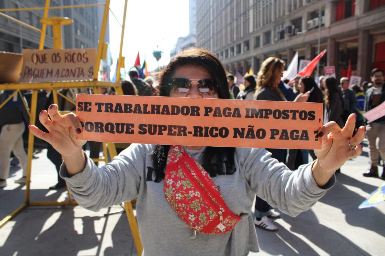 Taxar os super-ricos é garantir justiça tributária aos trabalhadores do campo e da cidade
