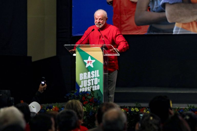 Lula reforça defesa da soberania e critica fascistas que traem Brasil usando símbolos nacionais