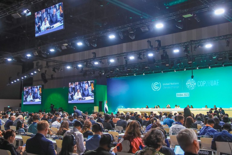 Sem leito, sem povo: COP 30 se aproxima sob críticas por falta de estrutura e exclusão em Belém