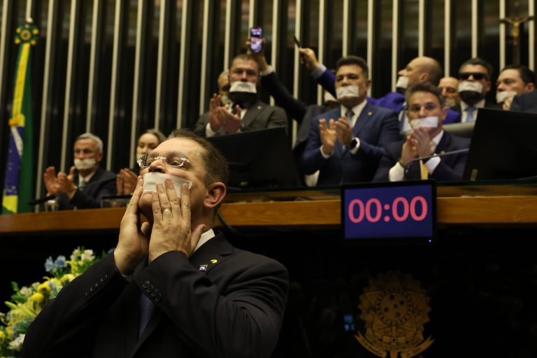 Direita volta a ocupar Congresso e impede discussão sobre ajuda a setores afetados por tarifaço