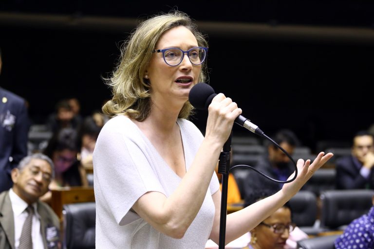 Parar o Congresso é como AI-5 da ditadura, afirma Maria do Rosário sobre motim na Câmara