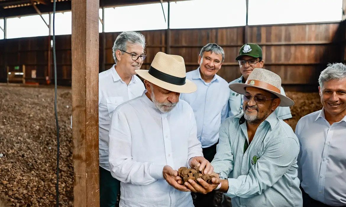 Lula durante evento na Cooperacre, em Rio Branco, cooperativa que é referência na produção de castanhas no Brasil