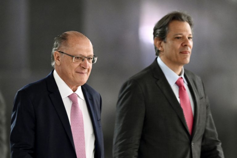 Governo deve anunciar nesta semana medidas para ajuda contra tarifaço
