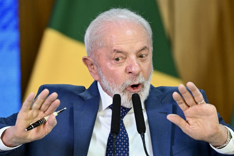 ‘Nosso time é bom de briga’, diz Lula em anúncio de medidas de enfrentamento ao tarifaço
