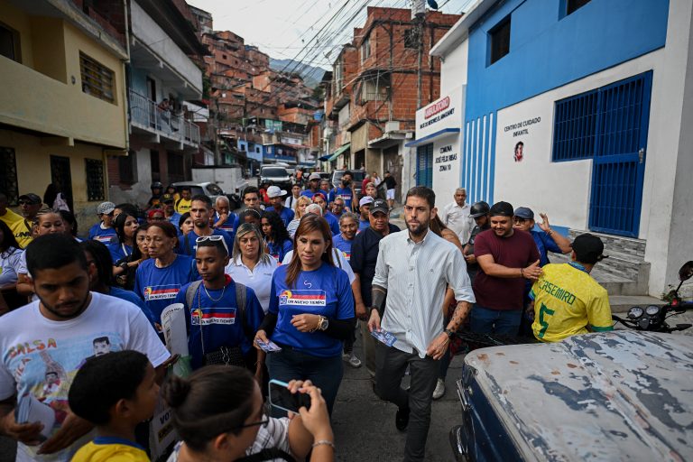 Nova oposição: grupo ganha força na Venezuela e Maduro pede ‘paz’ a direita