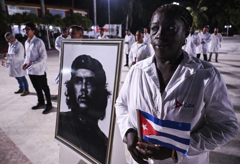 Cuba reafirma que continuará suas missões médicas no exterior apesar das sanções dos EUA