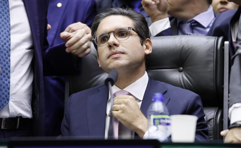 Uma semana após motim, Hugo Motta sinaliza que pode pautar projetos de interesse dos amotinados