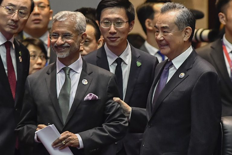 Chanceler chinês visita Índia após três anos, em melhor momento recente das relações bilaterais