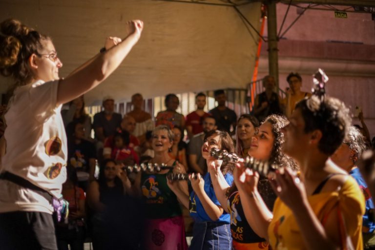 Escola de mulheres ‘Batucas’ abre inscrições para oficinas de canto e percussão em Porto Alegre