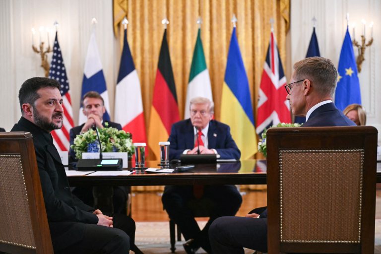 Ocidente discute garantias de segurança da Ucrânia e Rússia rejeita presença da Otan no país