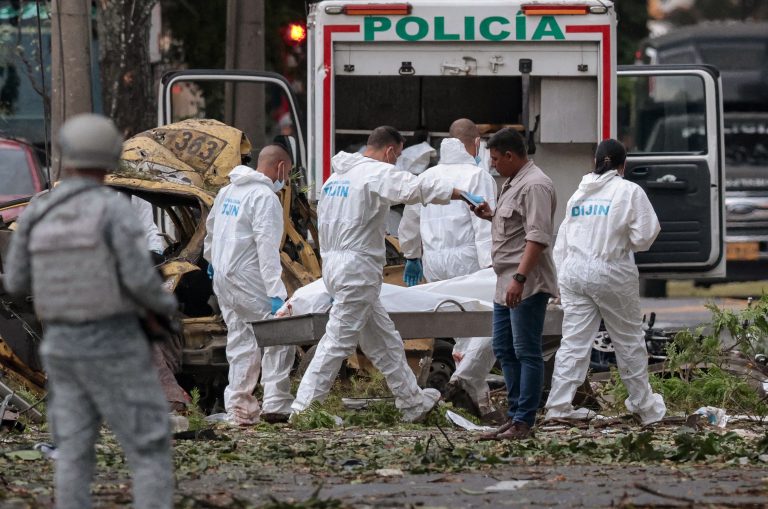 Ataques na Colômbia deixam 18 mortos, e governo Petro anuncia medidas para reforçar segurança
