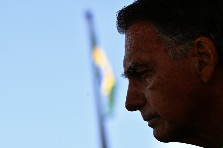 Moraes autoriza ampliar monitoramento da casa de Bolsonaro