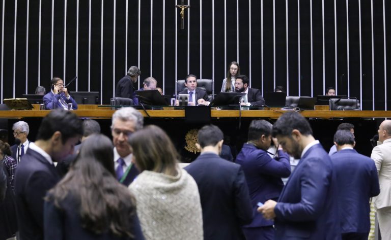 Câmara deve votar nesta quarta isenção do IR para quem ganha até R$ 5 mil; conheça a tramitação