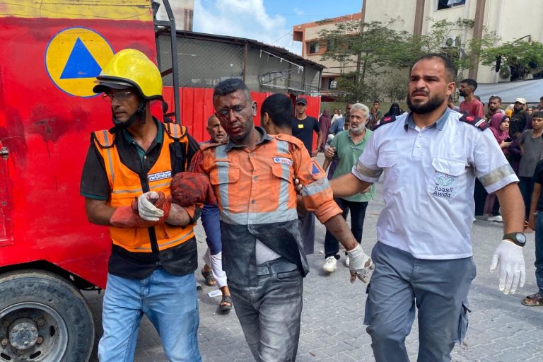 Ataque israelense a hospital em Gaza mata 19 pessoas, incluindo 4 jornalistas e socorristas
